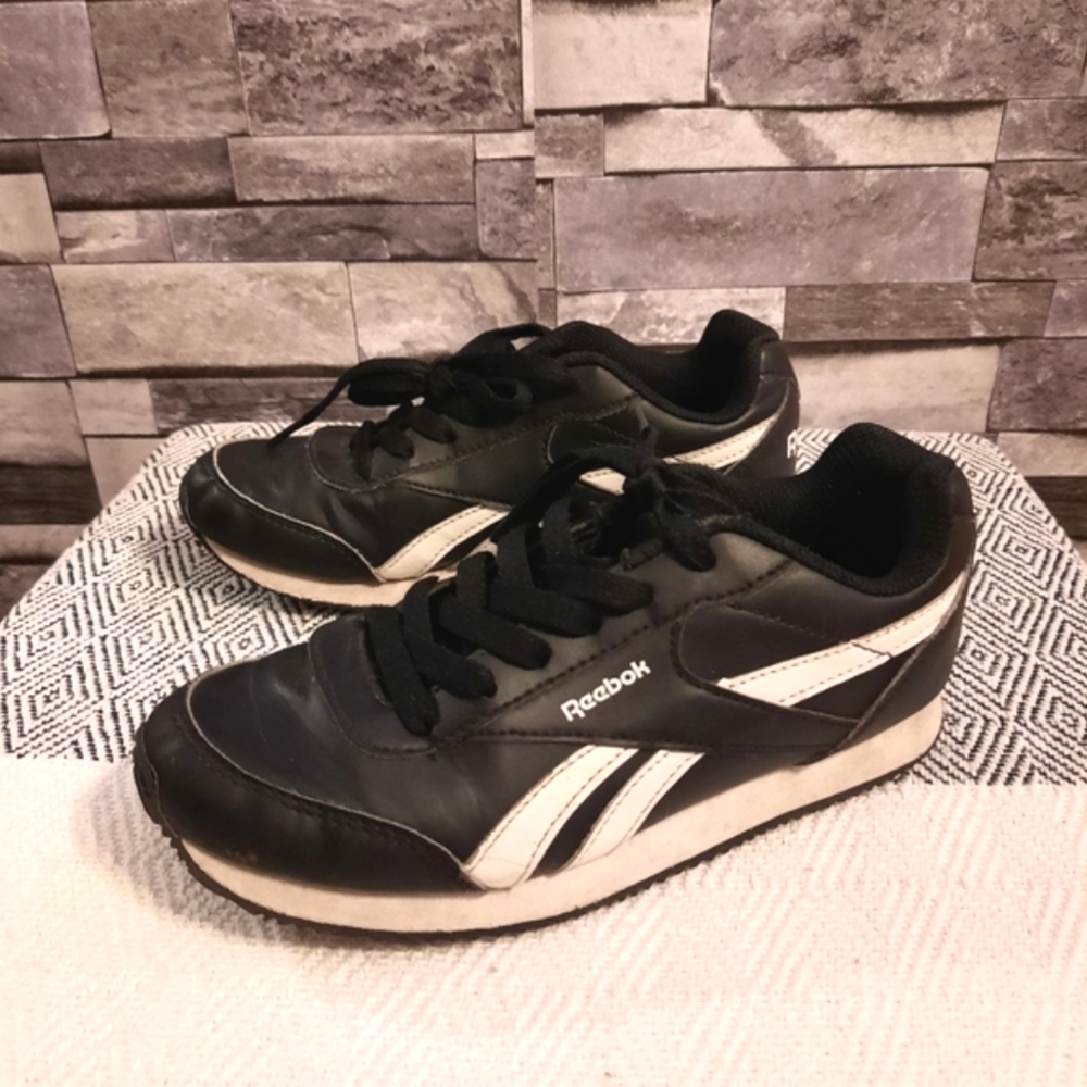 REEBOK Unisex Child Classic Leather Sneaker Black Size 2